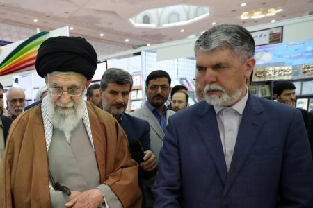 رهبر شهید بزرگترین حامی قلم و زبان فارسی در ایران معاصر بود