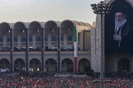 پایان مراسم وداع با رهبر شهید انقلاب در مصلی در ساعت ۲۲