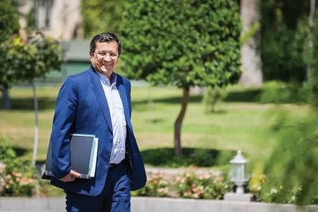 عبدالناصر همتی (رئیس‌کل بانک مرکزی) برای شرکت در اجلاس بریکس عازم هند شد